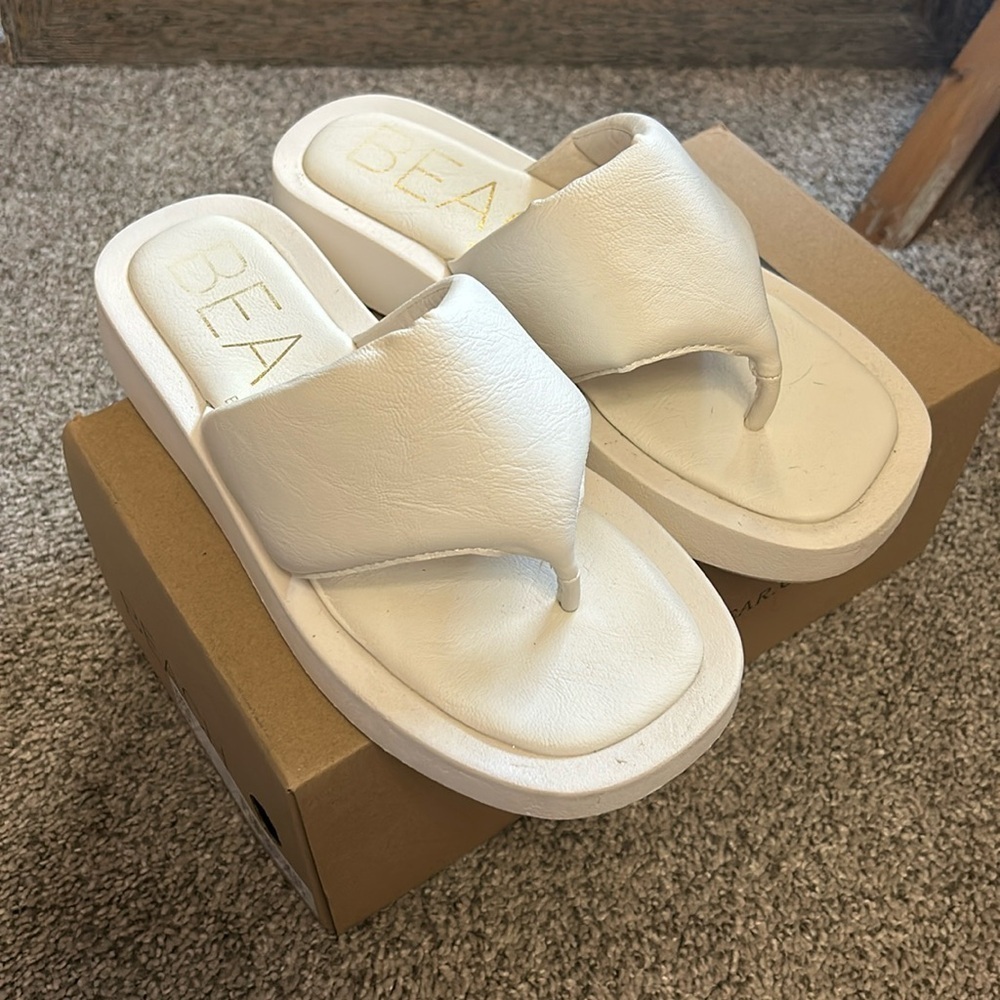 Beach Matisse Izzie sandal - Ivory size 8 NEW flip flop